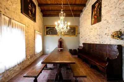 Zona de estar de Masía Mas Sastre con piscina cerca de Girona