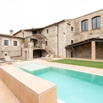 Masía Mas Sastre con piscina cerca de Girona