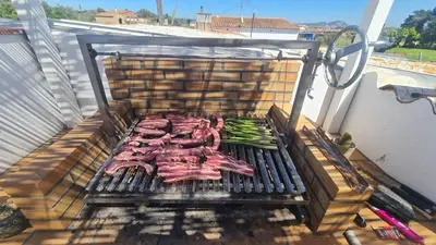 Barbacoa disponible para clientes en la casa o chalet