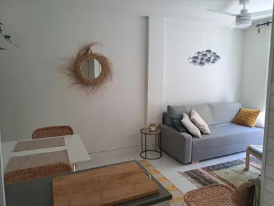 Zona de estar de LUMINOSO APARTAMENTO CERCA DE LA PLAYA DE TOSSA DE MAR