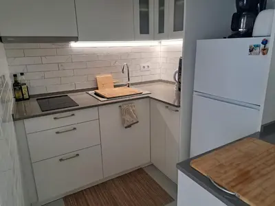 Una cocina o zona de cocina en LUMINOSO APARTAMENTO CERCA DE LA PLAYA DE TOSSA DE MAR