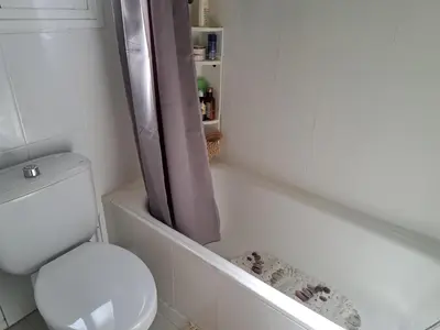 Un baño de LUMINOSO APARTAMENTO CERCA DE LA PLAYA DE TOSSA DE MAR