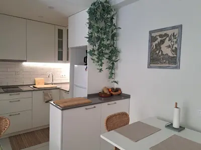 Una cocina o zona de cocina en LUMINOSO APARTAMENTO CERCA DE LA PLAYA DE TOSSA DE MAR