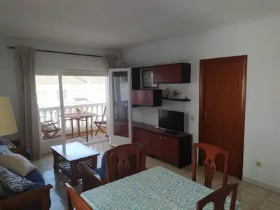 Una televisión o centro de entretenimiento en Amplio apartamento Blanes