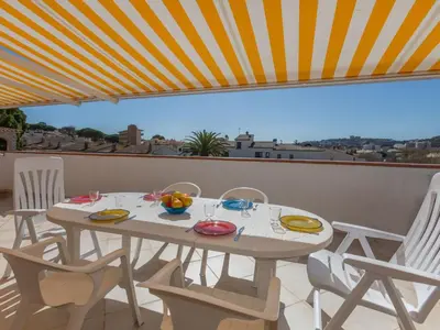Un balcón o terraza de Apartment Voramar by Interhome