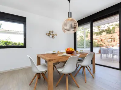 Plano de Holiday Home Sa Riera White on the Beach by Interhome