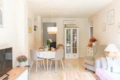 Zona de estar de Charming Garden Apartment en 