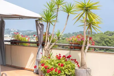 Un balcón o terraza de Charming Garden Apartment en 