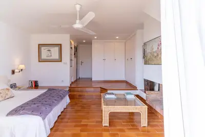 Cama o camas de una habitación en Apartamento Calella Park parking y piscina - WeHost Costa Brava