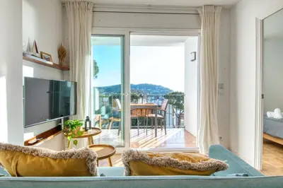Un balcón o terraza de Apartamento de lujo con vistas al mar, a dos minutos de la playa