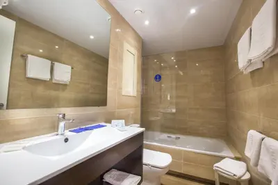 Un baño de Hotel La Carolina