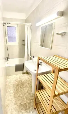 Un baño de SeaHomes Vacations - HEART OF TOSSA DE MAR