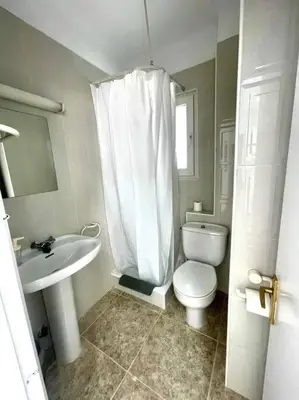 Un baño de SeaHomes Vacations - HEART OF TOSSA DE MAR