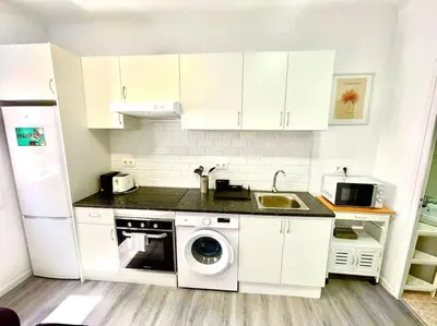 Una cocina o zona de cocina en SeaHomes Vacations - CENTRIC APT TOSSA DE MAR