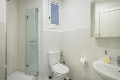 Un baño de Cycle haven apt in Girona center