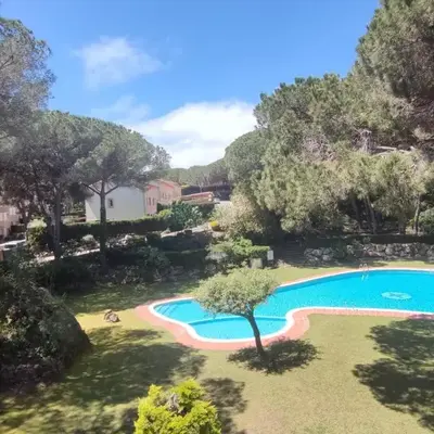 Hermosa Villa en Sant Feliu de Guíxols con Piscina Comunitaria - ES-209-80