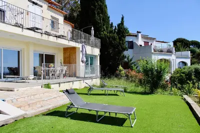 Jardín al aire libre en Hauzify I Casa Vistamar