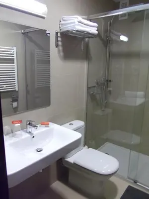 Un baño de Hotel Mediterrani Express