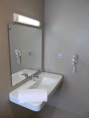 Un baño de Hotel Mediterrani Express