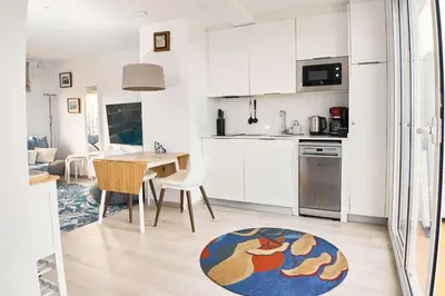 Una cocina o zona de cocina en Beachfront Rooftop Haven studio in Playa de Aro
