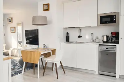 Una cocina o zona de cocina en Beachfront Rooftop Haven studio in Playa de Aro
