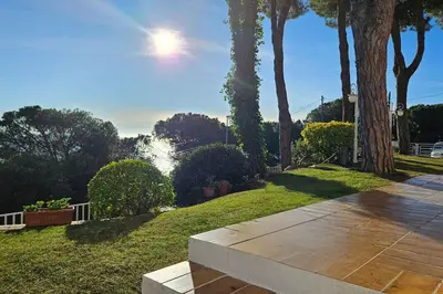 Jardín al aire libre en Casa perfecta con vistas al Mar