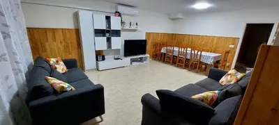 Una televisión o centro de entretenimiento en Bravaholidays-602-Lloret Park 2