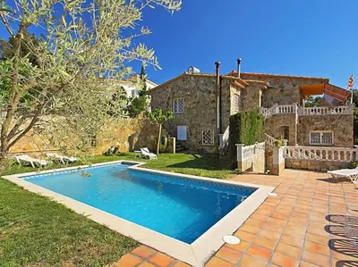 Piscina en o cerca de Mar i Muntanya
