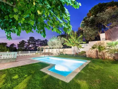 Piscina en o cerca de Mar i Muntanya