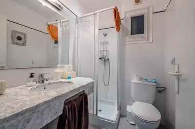 Un baño de SR-46 BEGUR SA RIERA 2 PaX