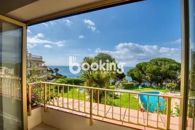Piscina en o cerca de Apartamento con vistas al mar en S'agaró