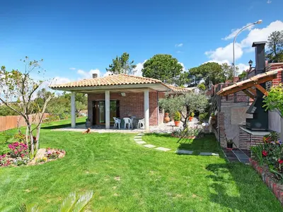 Jardín al aire libre en Holiday Home Astral by Interhome