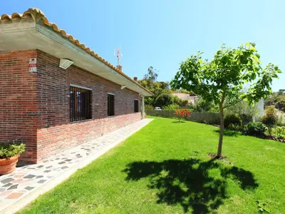 Jardín al aire libre en Holiday Home Astral by Interhome