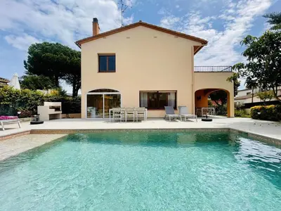 Piscina en o cerca de Casa Hermanos by Costabravaway
