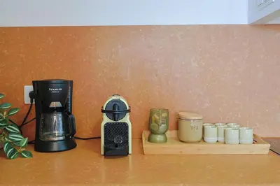 Utensilios para hacer té y café en Villa Aya Barca