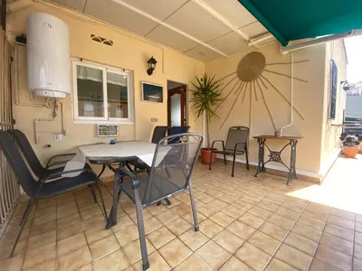 Un patio o zona al aire libre en Piso moderno de diseño con terraza