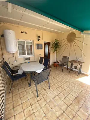 Zona de estar de Piso moderno de diseño con terraza