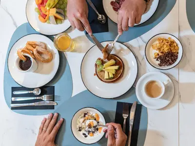 Comida en o cerca de este hotel