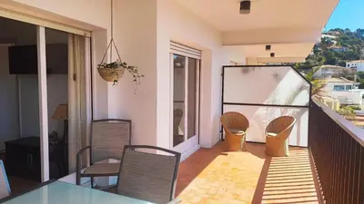 Zona de estar de Pau Picasso – Terraza con Vistas en Tossa