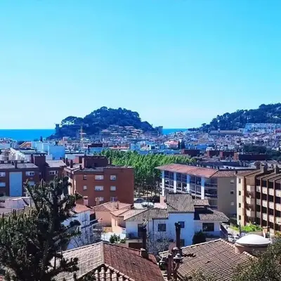 Pau Picasso – Terraza con Vistas en Tossa