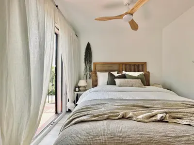 Cama o camas de una habitación en The Golden Oak in Calella Centre - 100m from Beach