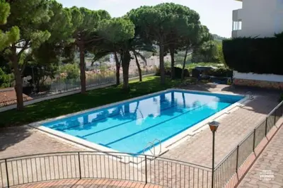 Piscina en o cerca de Piso de dos dormitorios con reforma de diseño