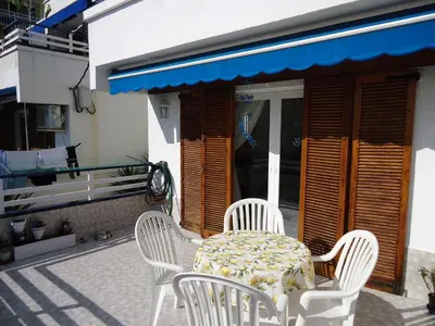 Un balcón o terraza de brisa mar