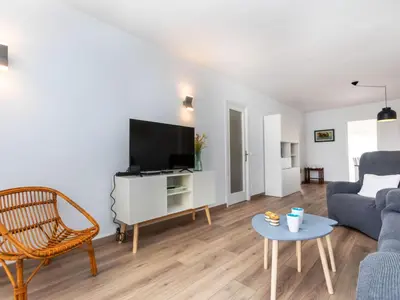 Una televisión o centro de entretenimiento en Apartment Albatros by Interhome