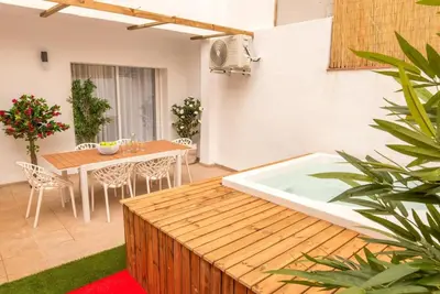 Piscina en o cerca de Casa para 8 personas con jardin