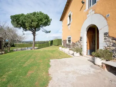 Jardín al aire libre en Ideal vacation home for families with children