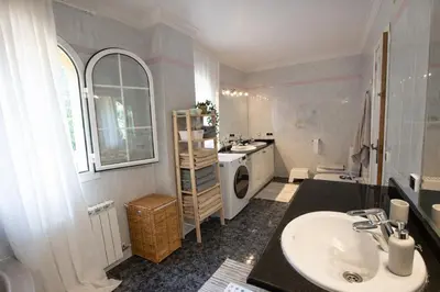 Una cocina o zona de cocina en 2 Private Abodes in One Magnificent Villa!