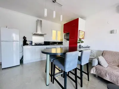 Una cocina o zona de cocina en RECONNECTAR Blanes El Molí