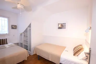 Cama o camas de una habitación en Planta baja céntrica y tranquila en S'Agaró