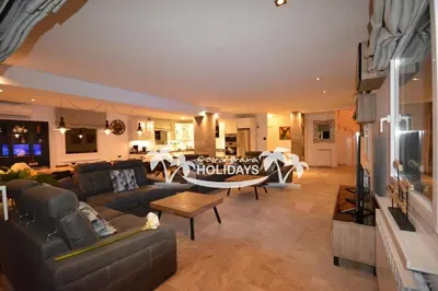 Una cocina o zona de cocina en Costa Brava Holidays Villa Mimosa Sea View and luxe